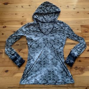 Prana Long Sleeved Shirt with hood ☀️